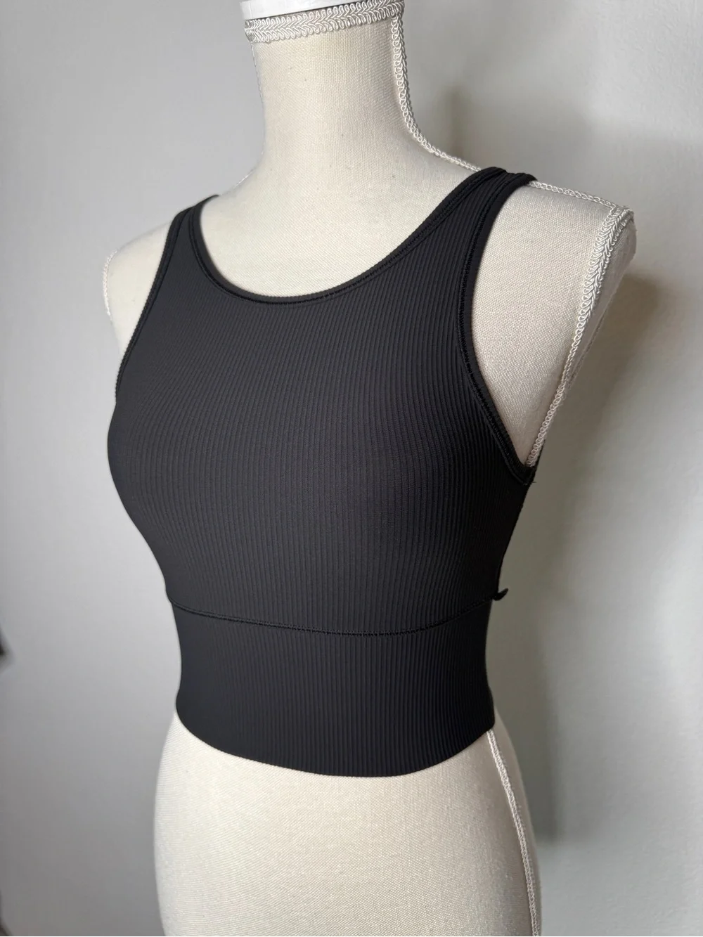 Lululemon Tank Ribbed Power Pivot Black Cropped High Neck Size 4